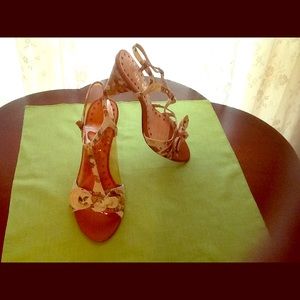 Heeled sandal, floral print, 4" heel.